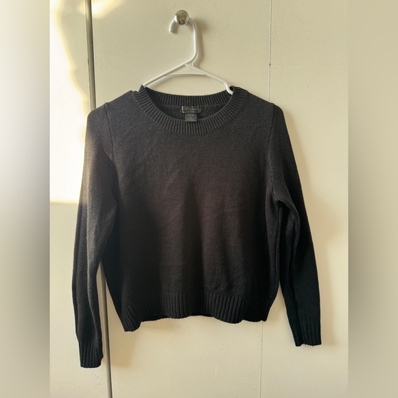 Love Cameron Sweaters - Elegant Black Crew Neck Sweater